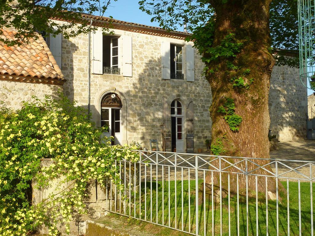 Bed and Breakfast Au Bonheur d'Alphonse à Lusignan-Petit Extérieur photo