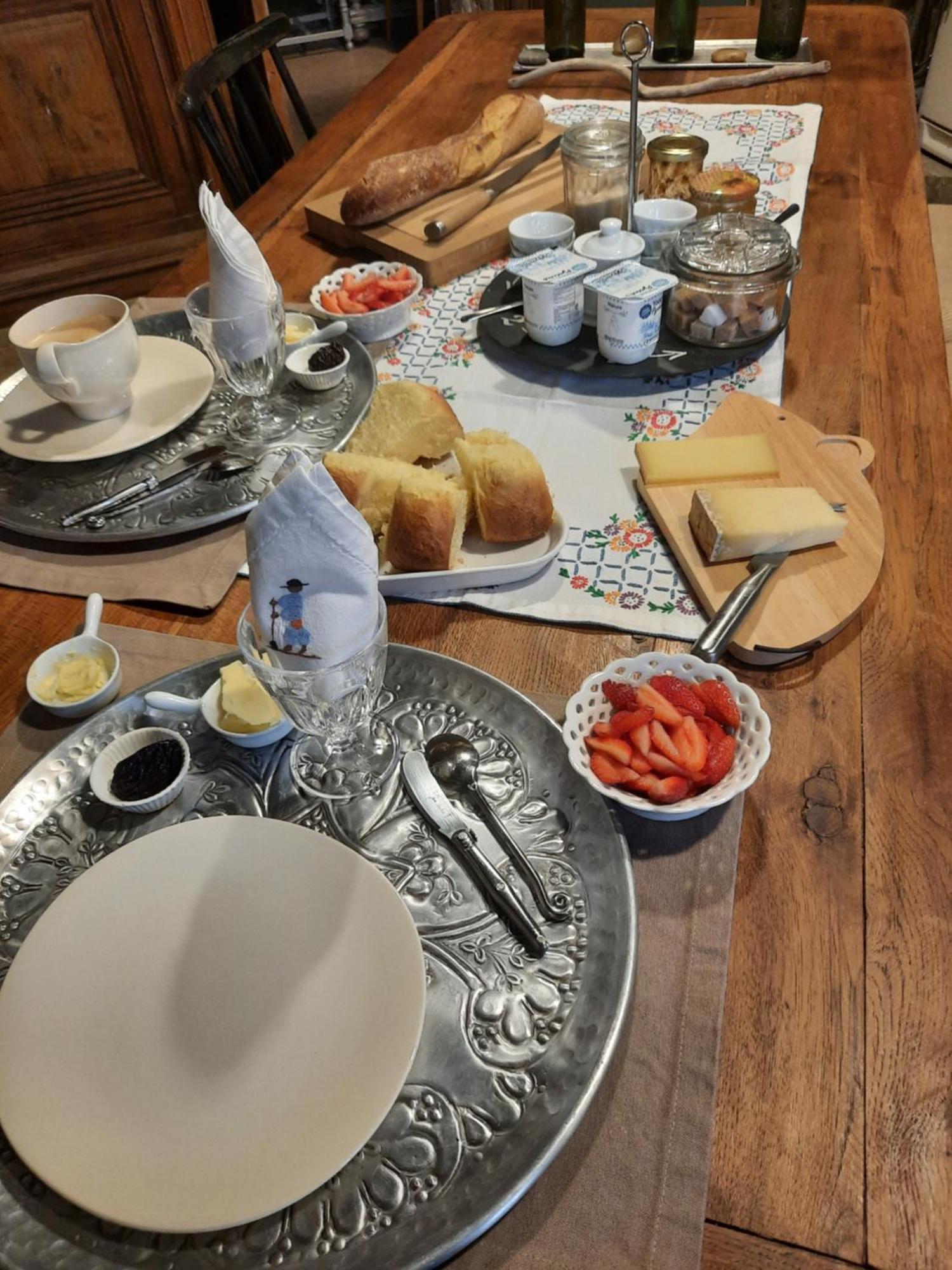 Bed and Breakfast Au Bonheur d'Alphonse à Lusignan-Petit Extérieur photo